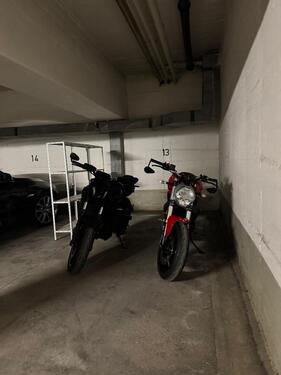 Foto - Kleiner Tiefgaragenstellplatz Abbachstr. Moosach Beschreibung!