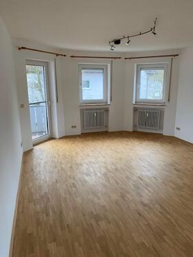 Foto - Schöne, helle 4-Zimmer-Wohnung mit großem Balkon+ Keller + Garage