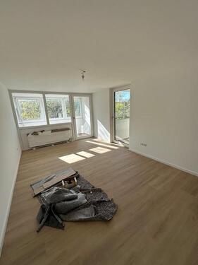 Foto - Wunderschön renovierte 4 Zimmer Wohnung mit Balkon, Loggia, EBK, TG Stellplatz in Erlangen!