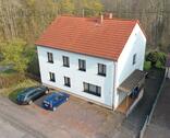 Foto - Freistehendes Zweifamilienhaus mit großem Grundstück