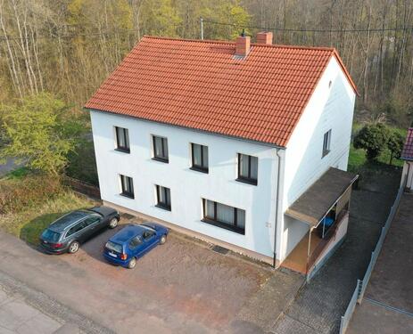 Foto - Freistehendes Zweifamilienhaus mit großem Grundstück
