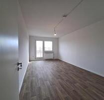 Ab 15.05.2026*Frisch renovierte 5 Zimmer-Wohnung im Hochparterre, 2 Bäder und Balkon! - Leipzig West