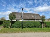 Foto - Einfamilienhaus mit großem Garten und viel Nebengelass