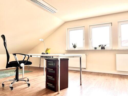 Foto - Arbeiten mit Blick in die Weinberge in Remshalden Grunbach