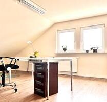 Arbeiten mit Blick in die Weinberge in Remshalden Grunbach