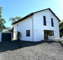 Privatverkauf! Modernes Einfamilienhaus mit bebaubarem Grundstück - Laubach
