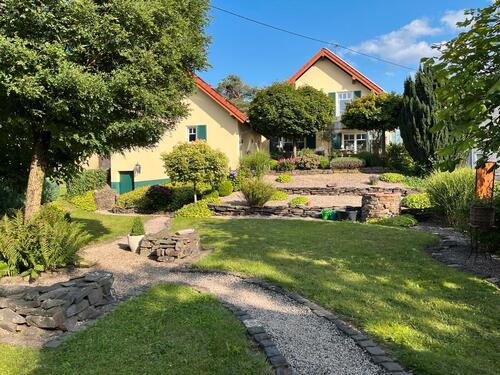 Foto - Sehr gepflegtes Einfamilienhaus mit Doppelgarage