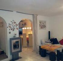 RMH 4-Zi-Whg. mit Garten, Nebengebäuden - Engen
