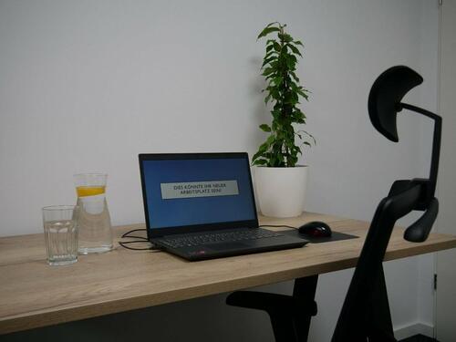 Foto - Eigener Schreibtisch „fixed desk“ in Gemeinschaftsbüro mit max. 5 Personen im Business Center inkl. Klimaanlage