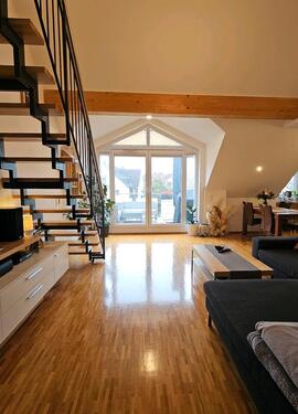 Foto - Stilvolle, helle 2,5-Zi.-Maisonette mit Galerie, Dachterrasse und