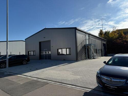 Foto - Halle mit Bürofläche zu vermieten!