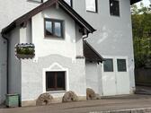 Foto - Große, helle Werkhalle mit Büro und Lager