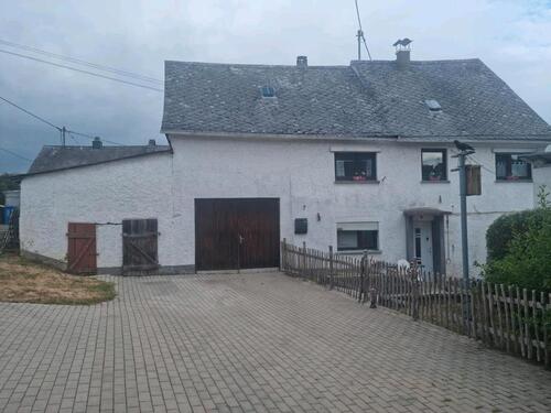 Foto - Bauernhaus mit Nebengebäude (freistehend)
