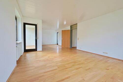 Foto - Frisch renovierte 4-Zimmer-Wohnung mit zwei Balkonen in ruhiger Lage von Erbach