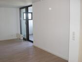 Foto - Provisionsfrei: Komplett renovierte 2,5-Zimmer-Wohnung mit Balkon