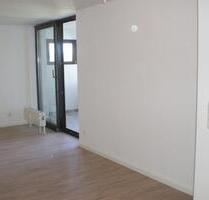 Provisionsfrei: Komplett renovierte 2,5-Zimmer-Wohnung mit Balkon - Ludwigsburg Hoheneck