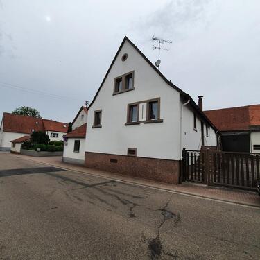 Foto - ehemaliger Bauernhof mitten im Ortskern von Neuhemsbach
