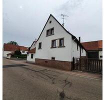 ehemaliger Bauernhof mitten im Ortskern von Neuhemsbach