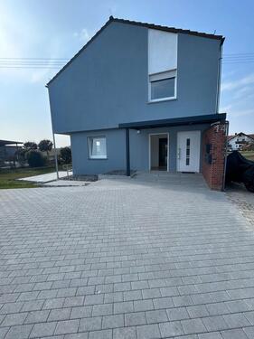 Foto - 4-Zimmer EG-Whg mit Terrasse, Garage, Stellplatz, eigenem Garten