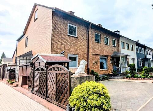 Foto - Provisionsfreies Zweifamilienhaus, Generationenhaus mit Garage.