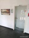 Foto - Büroräume mit Parkplätze im Gewerbegebiet