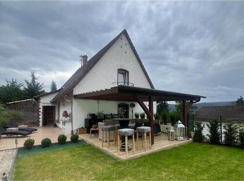 Foto - Haus mit Blick auf die Neuenbürg Schloss und den Schwarzwald