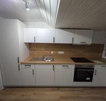 Frisch renovierte 3-Zimmer-DG-Wohnung mit neuer Einbauküche in Ahorn Triebsdorf