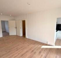 Erstbezug: Neu renovierte 2-Raum Wohnung mit Einbauküche, Balkon, Stellplatz - Zschopau