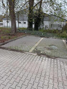 Foto - Praktischer Außenstellplatz im geschützten Hinterhof