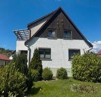 Einfamilienhaus mit 2 Garage und Keller - Eisfeld