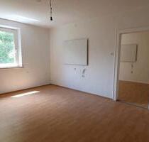 Schöne 4 Zimmer Wohnung in gute Lage - Hof Neuhof