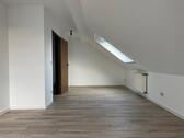 Foto - Gemütliche 2-Zimmer-Dachgeschosswohnung in ruhiger Lage – sofort verfügbar!