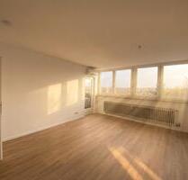 Helle Wohnung im 3. OG,2 Balkone, Klima, Photovoltaik, Garage - Selb