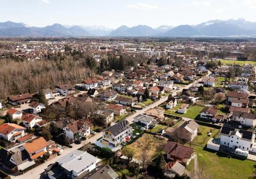 Foto - Erstbezug: Neubau-Einfamilienhaus in ruhiger, zentraler Lage mit Bergblick und Carport