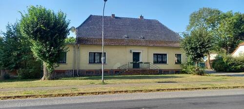 Foto - großes Bauernhaus im Berliner Speckgürtel
