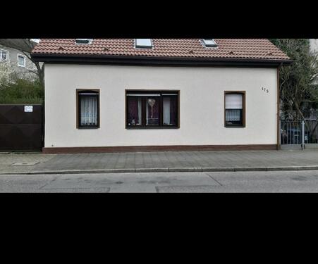 Foto - Freihstehendes Einfamilienhaus mit Einliegerwohnung