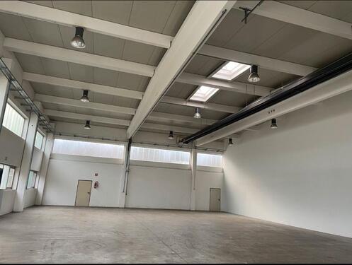 Foto - Halle, Lagerhalle, Produktionshalle, Industriehalle vonnPrivat