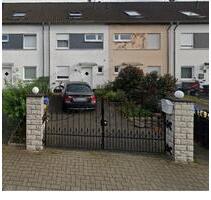 Gepflegtes Reihenhaus mit 5 Zimmern in Köln