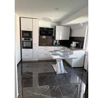 Komplett renovierte 2-Zimmer DG-Wohnung mit Balkon - Pirmasens