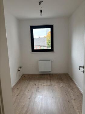 Foto - Neu sanierte 2 12-Zimmer-Wohnung im 1. OG (52m²)