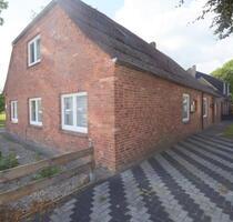 Sonnige 2 Zimmer Wohnung - 400,00 EUR Kaltmiete, in Erfde (PLZ: 24803)