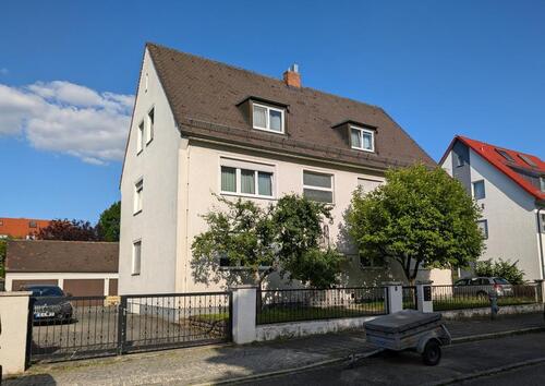Foto - 4-Zimmer-Wohung mit großem Balkon, eigenem Garten und Garage