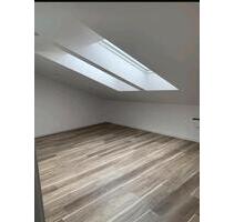 WG-Zimmer in traumhaft schöner Dachwohnung - Aurach