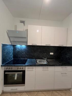 Foto - WOHLFÜHLOASE MIT BLICK INS GRÜNE – 3 Zimmer, Balkon & EBK