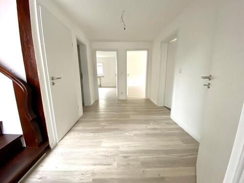 Foto - Großzügige 6-Zimmer-Doppelhaushälfte mit Dachterrasse, Garage, Ga