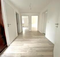 Großzügige 6-Zimmer-Doppelhaushälfte mit Dachterrasse, Garage, Ga - Rödental