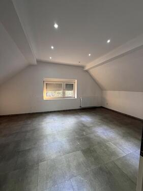 Foto - Dachgeschosswohnung zu vermieten – 4 Zimmer, Küche, Bad (120 m²)