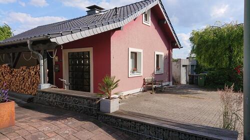 Foto - Freistehendes Einfamilienhaus mit Einliegerwohnung