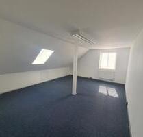 Büro im Dachgeschoss - 470,00 EUR Kaltmiete, in Wackersdorf (PLZ: 92442)