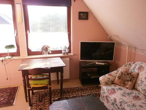 Foto - Möbeliertes Zimmer in 2-Etagen-Einzelhaus mit Garten